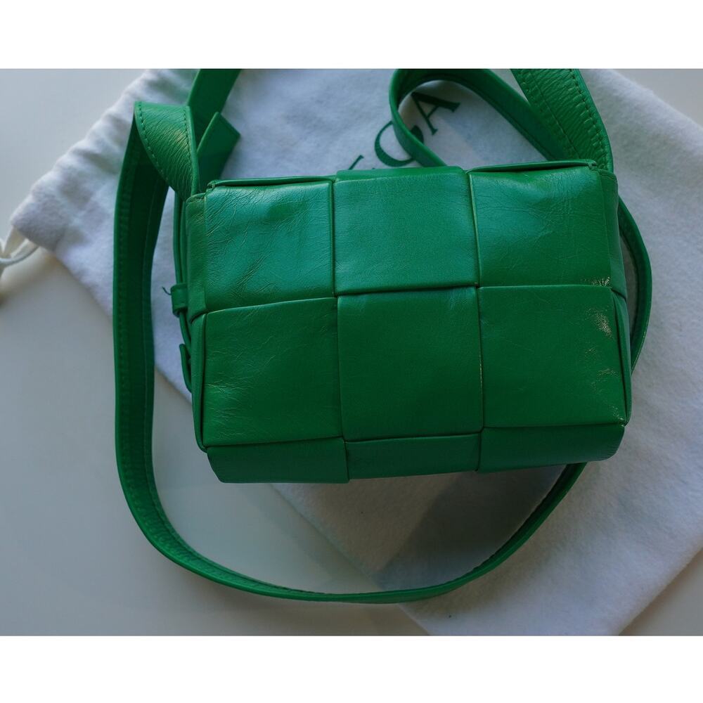 Bottega Veneta Cassette Crossbody Bag Maxi Intrecciato Leather Mini (Green) - Picture 4 of 14